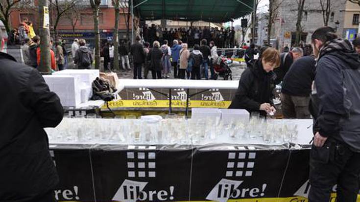 Egunkaria libre! 
oihukatu zuten atzo zazpigarren urtez