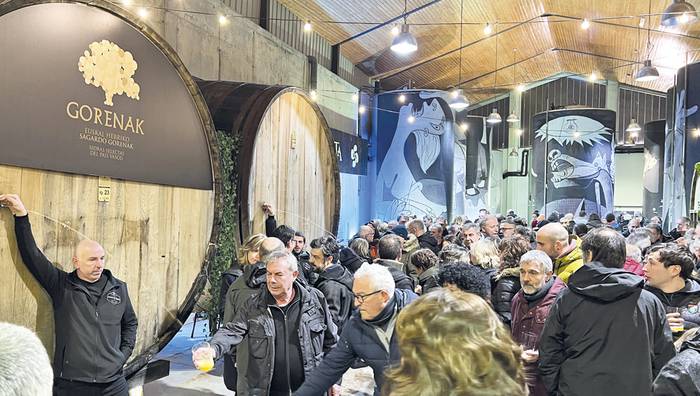 Txotx berria eta berritua, Gurutzeta sagardotegian