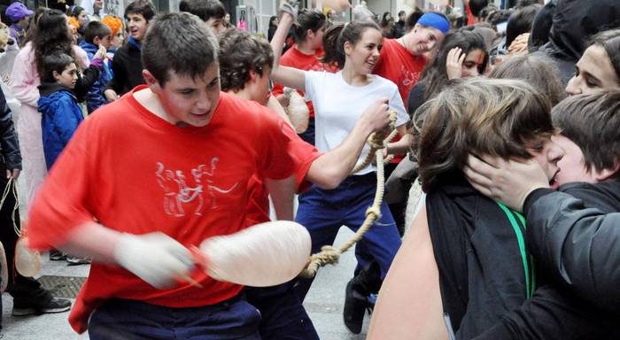 Sardinaren ehorzketarako apain-apain jartzeko laguntza, Berrerabilpen Zentroan