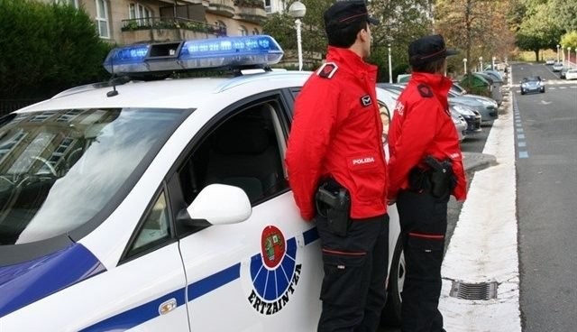 Bart gauean gertatutako istripua argitzeko lekuko bila dabil Ertzaintza
