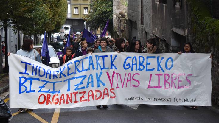 Koordinadora Feministak deitutako kazerolada, 19:00etan