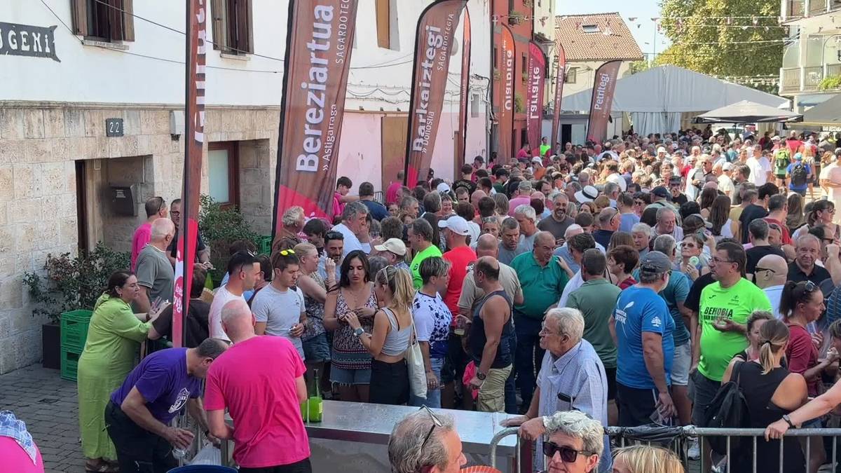 Jendetza bildu da Ergobin, beroari sagardoz aurre egiteko