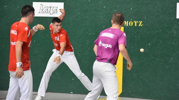 Gaur hasiko dira Santio Jaietarako beroketa lanak, esku pelota txapelketaren semifinalekin