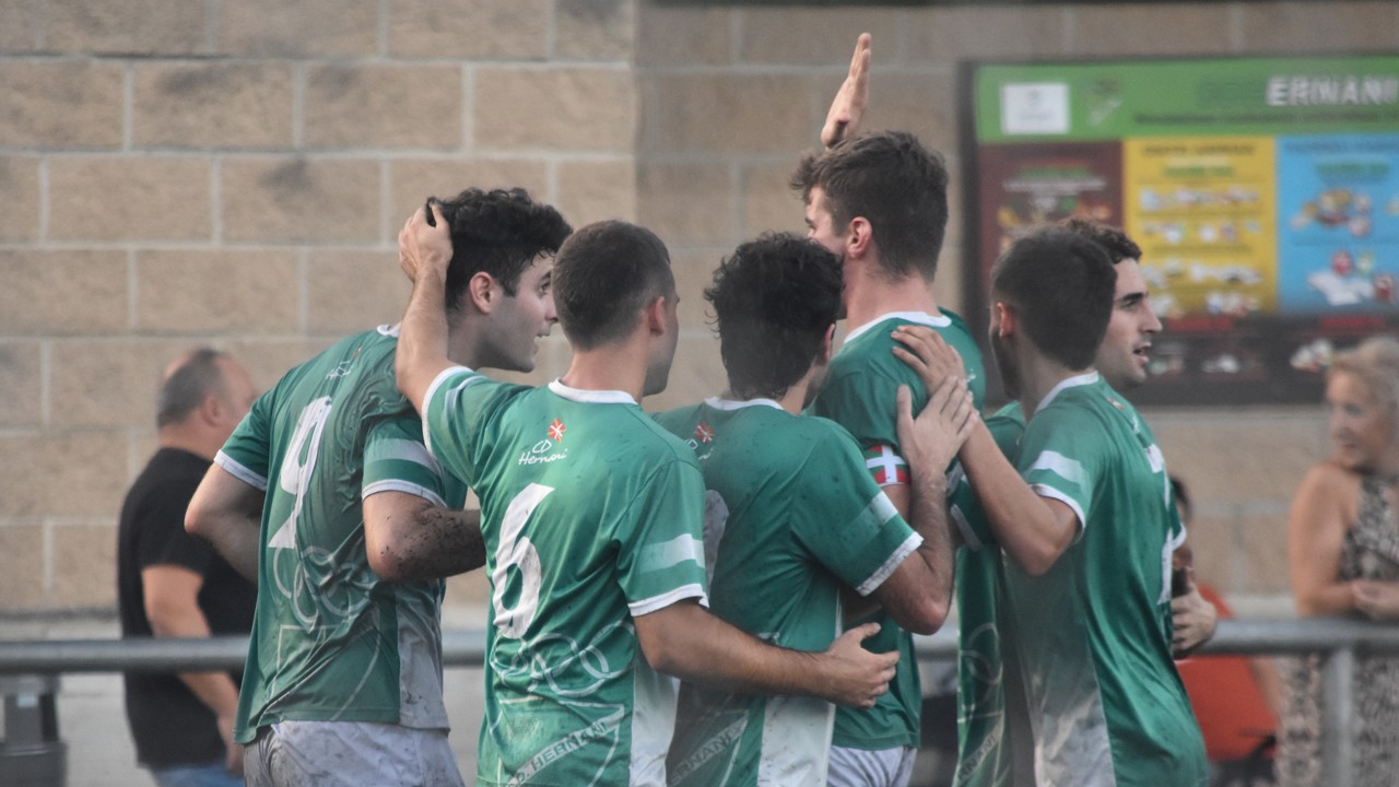 Etxean jokatuko dute gaur Hernaniko futbol talde nagusiek, eta Orion arituko da bihar Mundarro