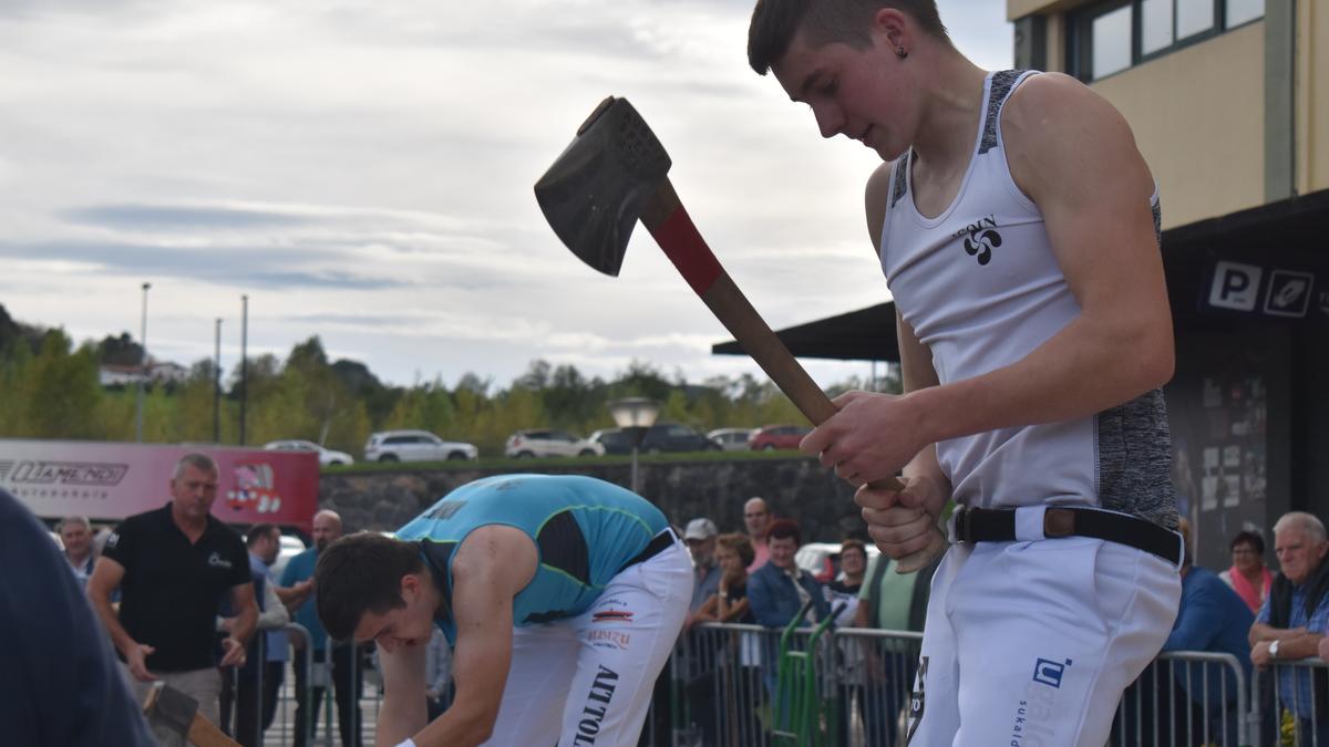 Binakako Aizkora Txapelketako zita, Malen Barrenetxeak eta Igoin Pikabeak