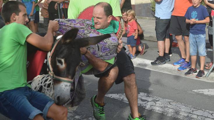 Auzotarrek arre! eta astoak so! Portun