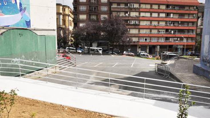 Urumeako patioan ezingo da aparkatu eskola ordutan