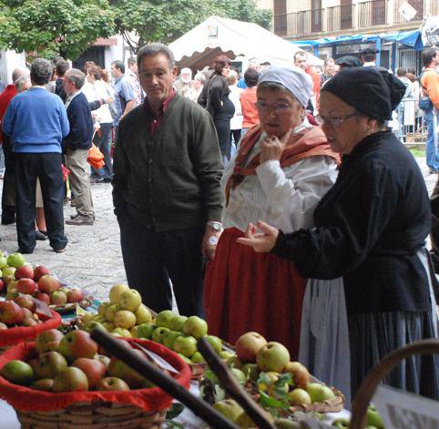 Hainbat auzotako jaiak, Euskal Jaiak eta Sagarra eta Sagardoaren Eguna nagusi irailean