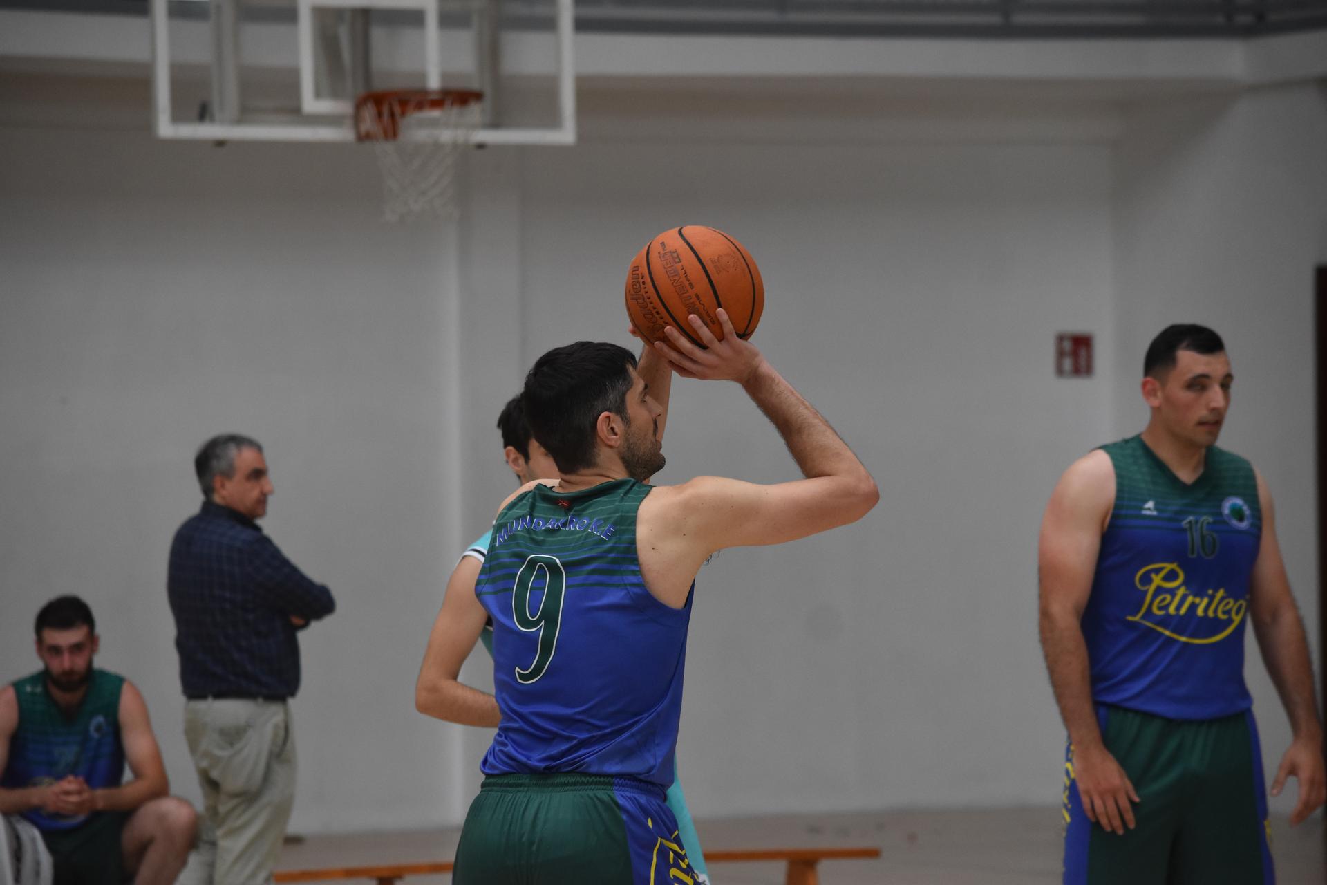 Mundarro, Loyola Hoopsen kontra gaur