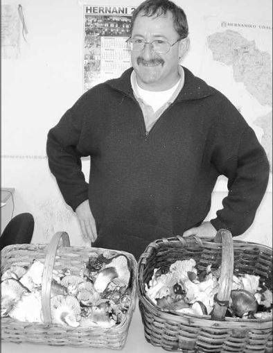 Perretxiku sendagarriei buruzko mahai ingurua gaur Urretxa Mikologia elkarteak antolatuta