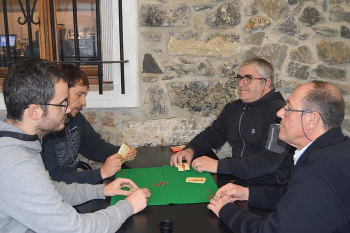 Egaña aita-semeak garaile kanporaketan