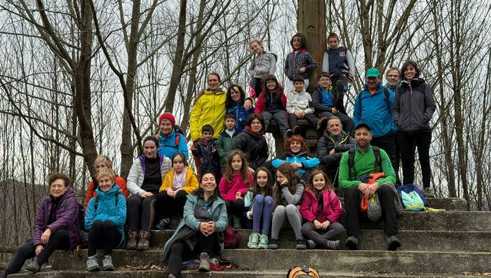 Urkabera egin zuen urteko azkeneko irteera Mendiriz Mendik, gazteekin