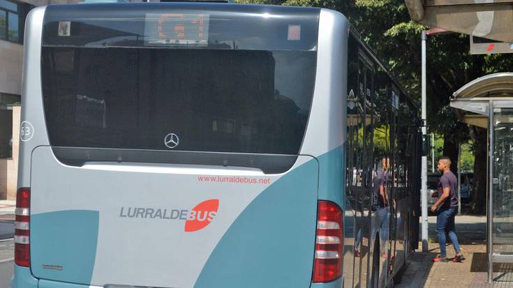 17 autobus-enpresa eta elkarte zigortuta, «prezioak hitzartu eta ibilbideak banatzeagatik»
