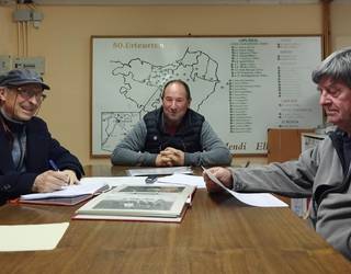 «Urte batean, bururatu zitzaien Zuhaitz Eguneko bazkaria Akolan egitea, babarrunak eramanda»