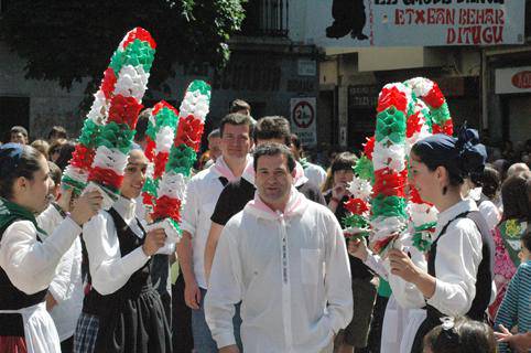 Musika Banda eta Akelarrearen eskutik hasiko dira San Joan jaiak, gaur