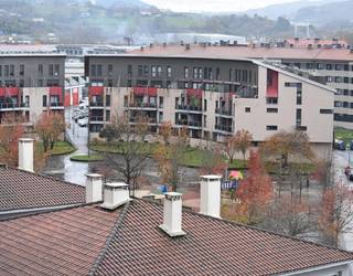 «Ezin gara egon mirari baten zain; etxebizitzaren arazoari neurri txiki askorekin egin behar diogu aurre»