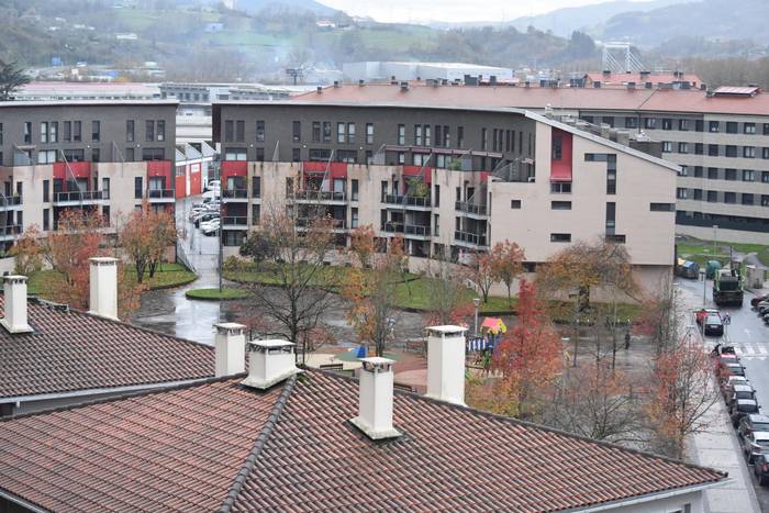 «Ezin gara egon mirari baten zain; etxebizitzaren arazoari neurri txiki askorekin egin behar diogu aurre»