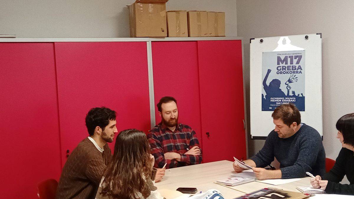 Martxoak 17: soldata duinen oinarria aldarri