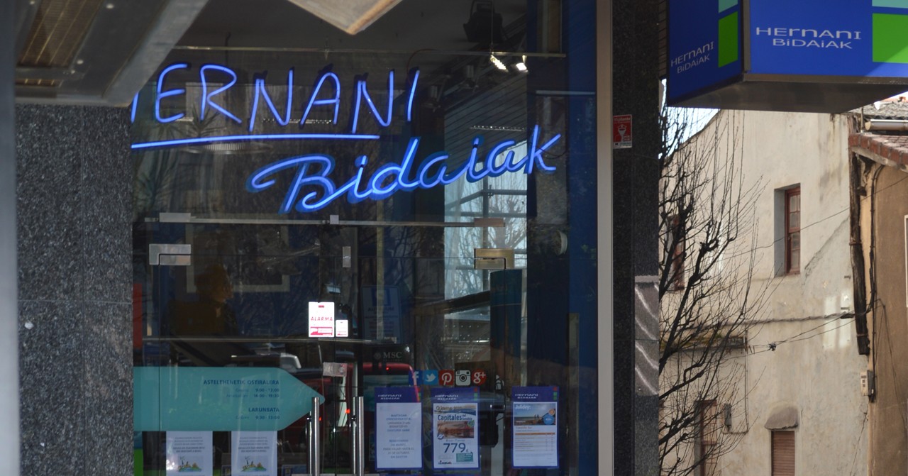 «Apirilean egin behar ziren bidaiak udazkenera edo atzeratzea da gure gomendioa»