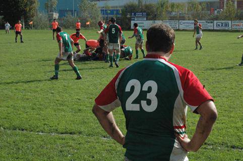 Seniorrak 22-27 irabazita itzuli ziren Oviedotik