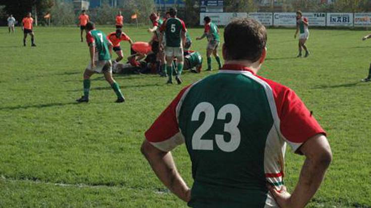 Seniorrak 22-27 irabazita itzuli ziren Oviedotik