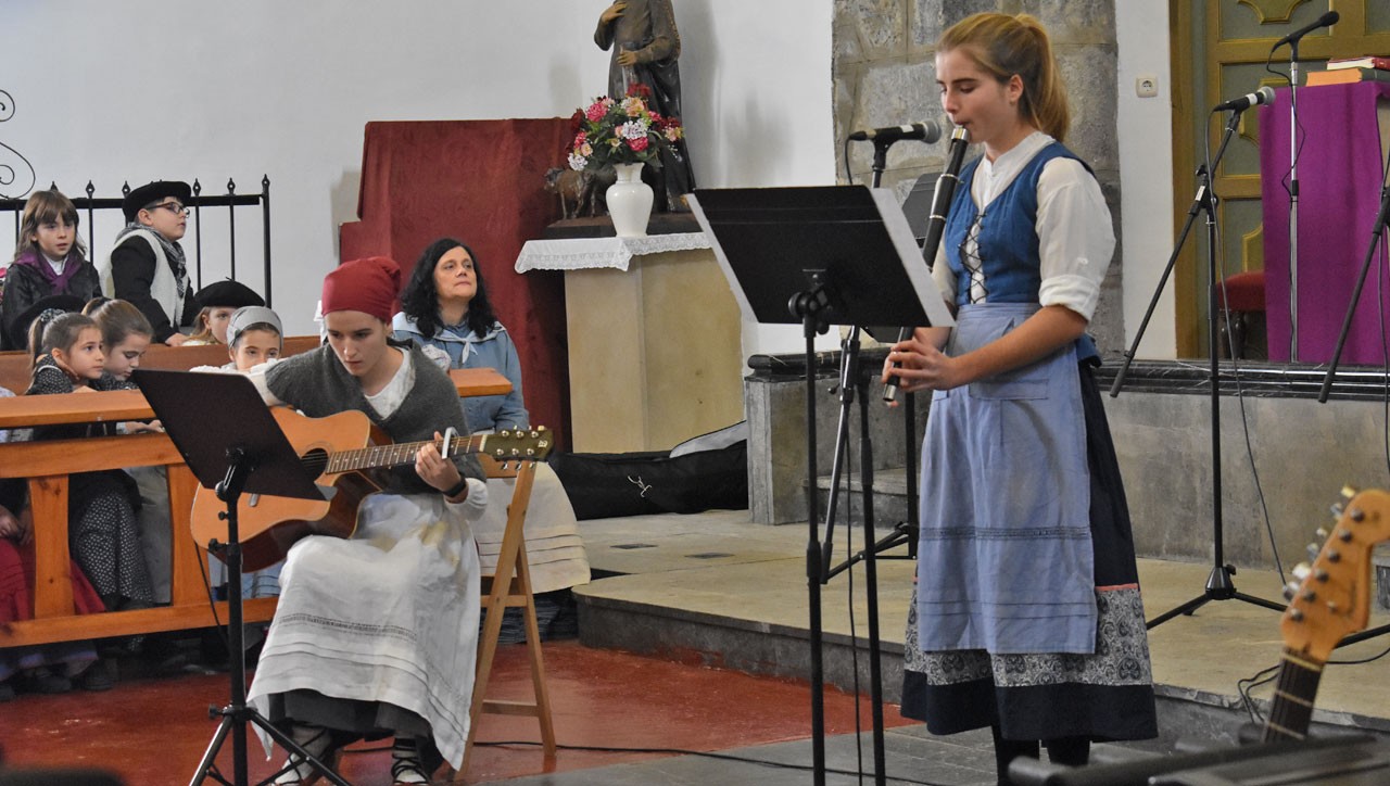Musika Banda, Ozenki eta Umore Ona, elizan