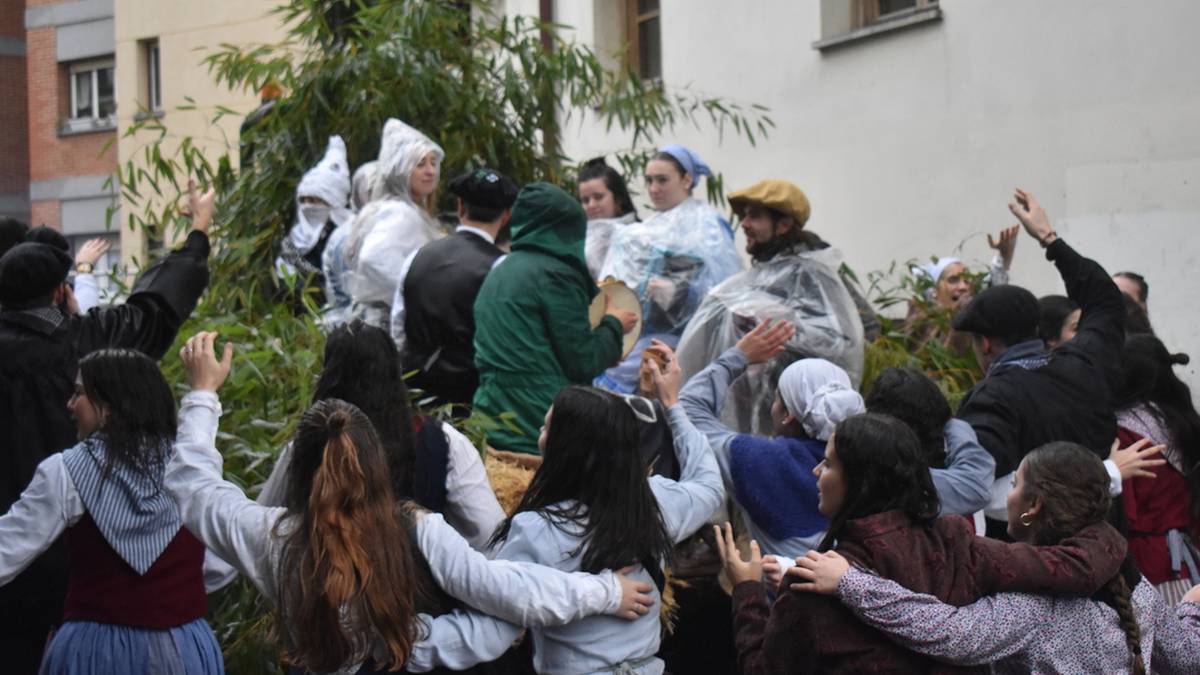 Astigarragara bisita jai giroan, Olentzerok eta Mari Domingik