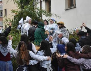 Astigarragara bisita jai giroan, Olentzerok eta Mari Domingik