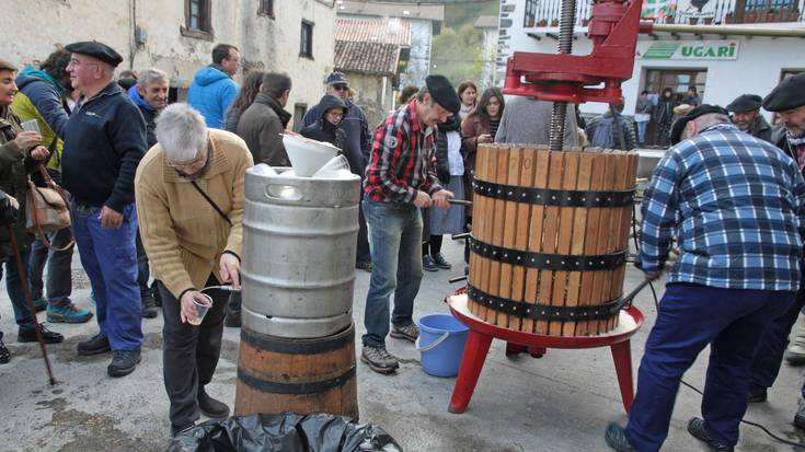 Artisau erakusketak, bazkaria eta musika, Feria Eguna girotzeko