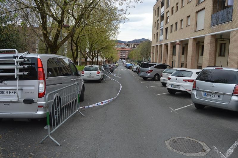 «Kaleen asfaltatzea utzi da eta planifikaziorik ez dago»