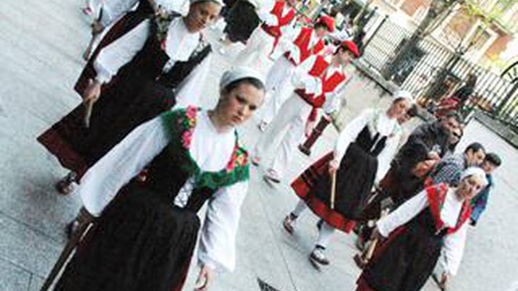 Apretak prest, ostiralean hasiko baita Dantzari Festa