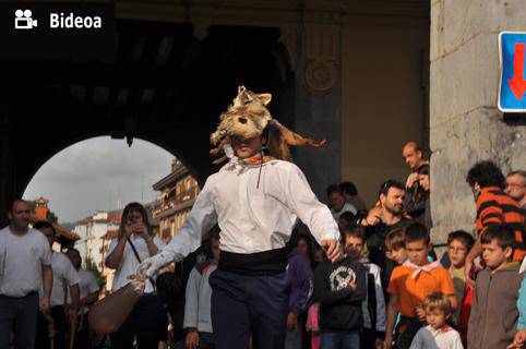 Axeri Dantzak ´ezustean´ harrapatu ditu gaur ere hernaniar bat baino gehiago