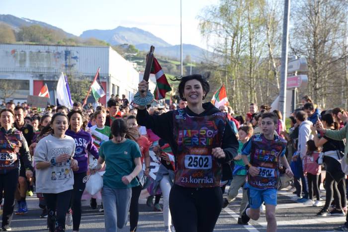 Gaur abiatuko da Korrika Atharratzetik, eta motorrak berotuta iritsiko da Urumea bailarara