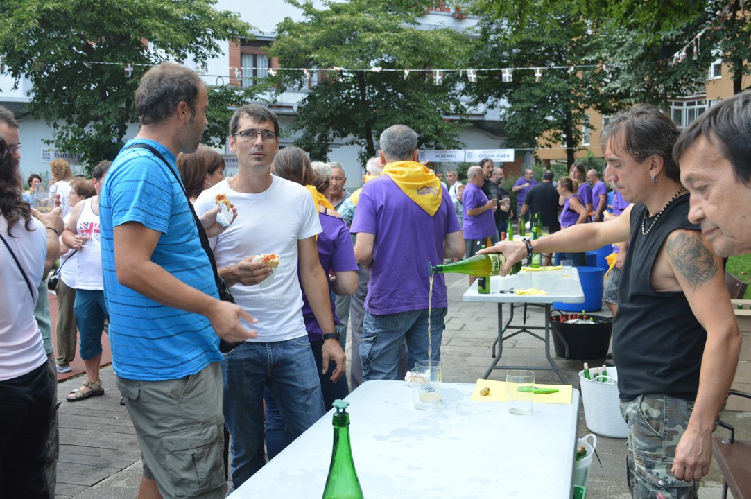 Festetako tiketak salgai, gaurtik  Karabelen