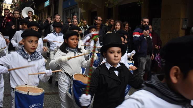 Iñude eta Artzaien konpartsa, iruditan