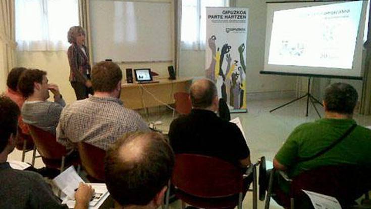 Diputazioaren proiektuak azaldu zituen Biterin, Edurne Egañak