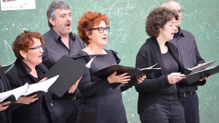 Aiztondo eta  Telleri abesbatzen  emanaldia,  larunbatean