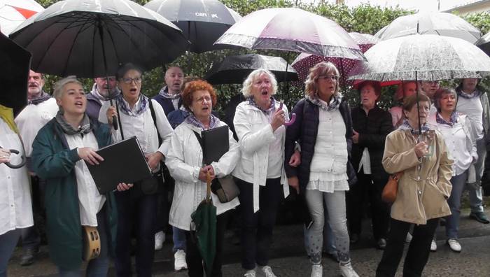 Goizuetako kaleak kantuz alaituko dituzte gaur  Umore Ona abesbatzak eta herriko gaztetxoek
