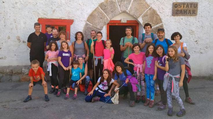 Artikutzan barrena, eguzkipean eta familiarekin