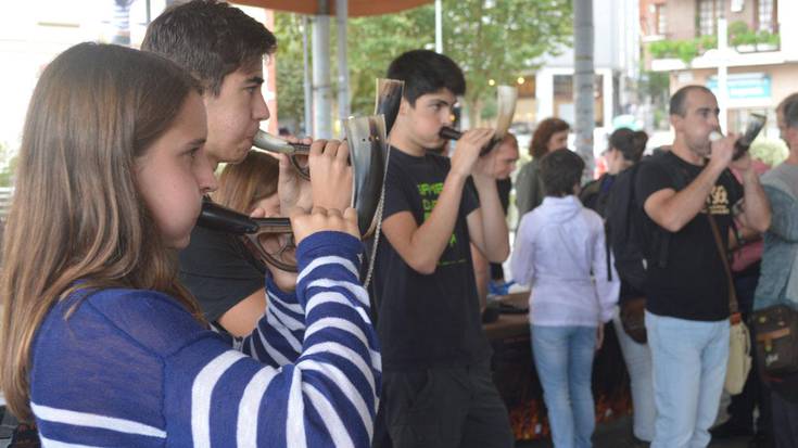 Nazioarteko ohiartzunak, alboken adarretatik