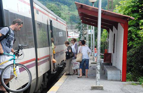 Lurraldebus txartela Renfeko gertuko linean erabili ahal izango da urte amaieran, baina deskonturik gabe