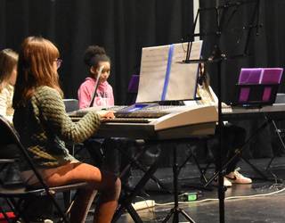 Plaza libreak, Musika Eskolan