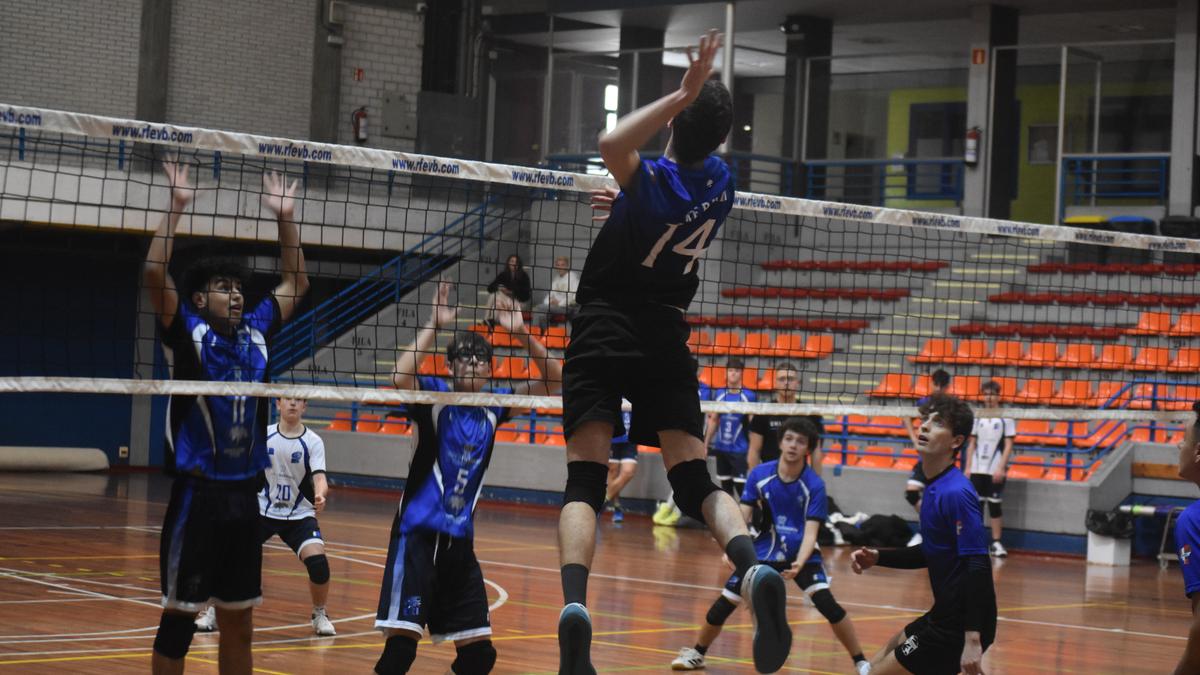Aretxabaletan ere hiru puntu batu ditu Hernaniko boleibol taldeak