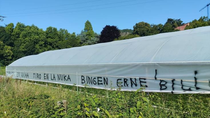 Zupiria sailburu hernaniarraren aurkako pintaketak, Karabelekon