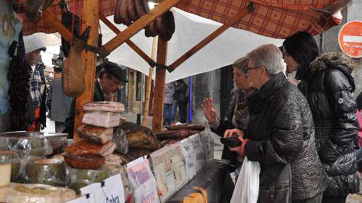 Kultura ezberdinetako produktuak gozagarri, musika eta dantzarekin batera