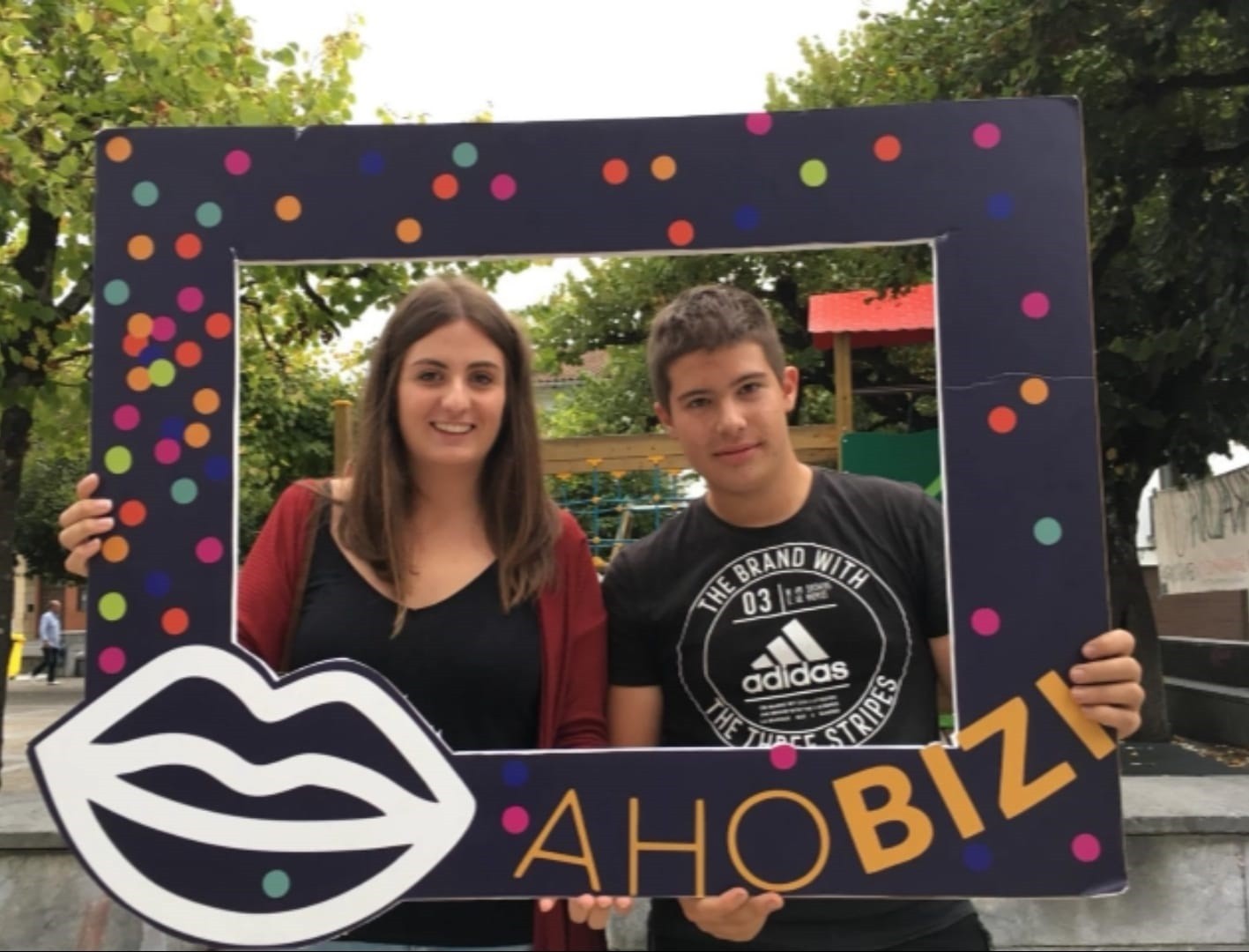 Ahobizi edo belarriprest izateko izena eman daiteke
