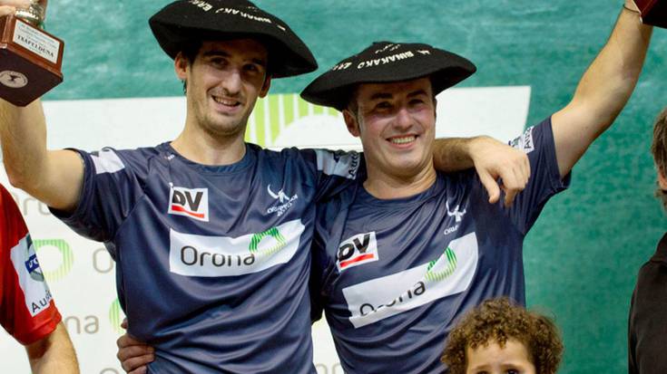 Ezkurra eta Ionek txapela, bitrinarako