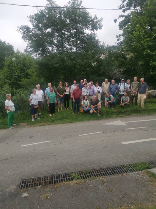 Mugalariak omendu zituzten Loidiko monolitoan