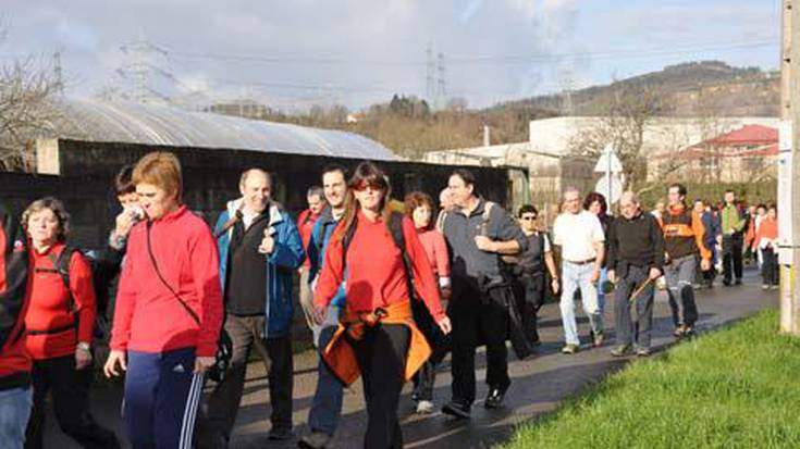 Oinez, sagardotegi eta sagastiak ikusiz 