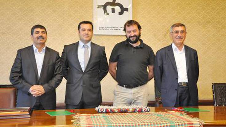 Ahmet Ertak, Sedat Tore eta Fadil Bedihanoglu:
«Gauza askotan gara berdinak, eta Hernanin etxean sentitu gara»